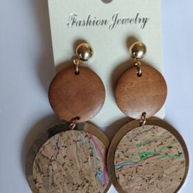 Pendiente de corcho dorado con colores